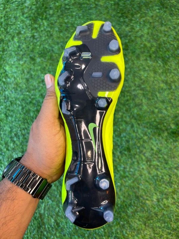 Hypervenol Phantom FG M Light Green Low-top With Lace - 8.5