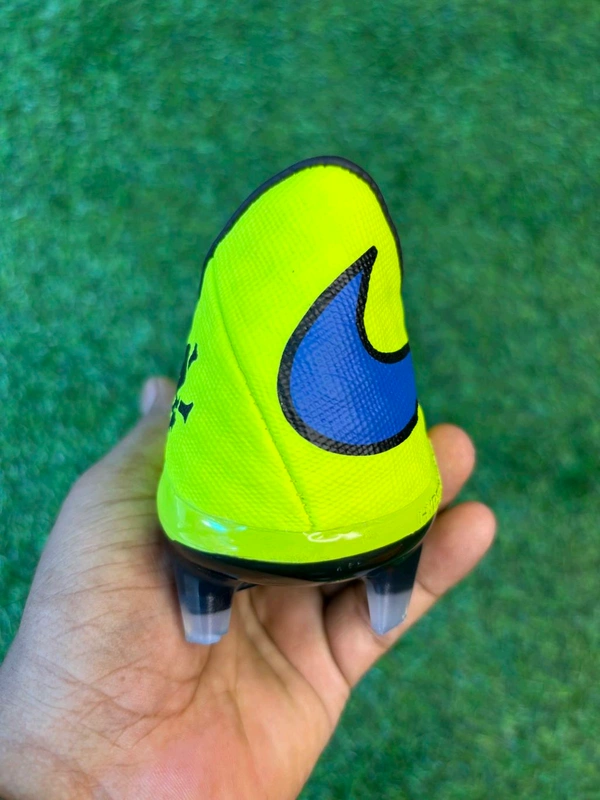 Hypervenol Phantom FG M Light Green Low-top With Lace - 8.5