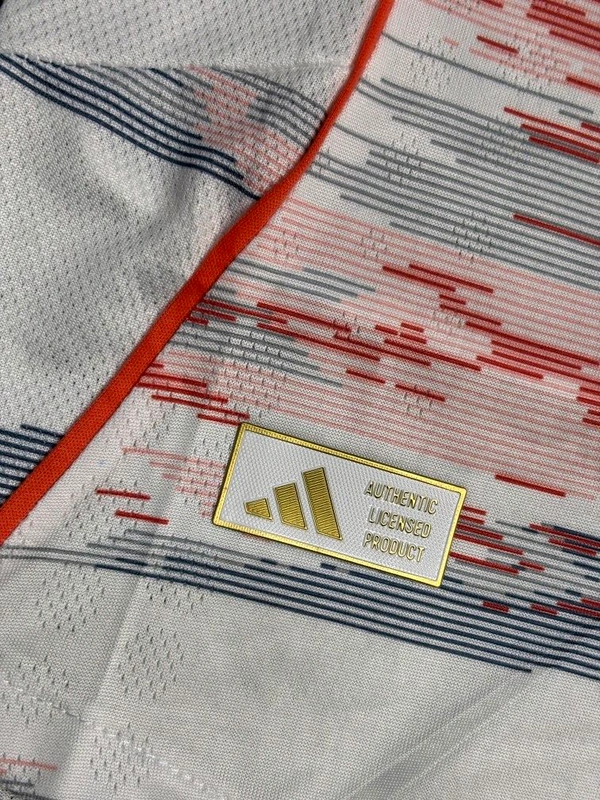 Bayern Munich 25/26 Away Player Edition Half Sleeve  - L