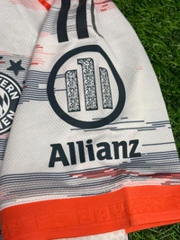 Bayern Munich 25/26 Away Player Edition Half Sleeve  - L