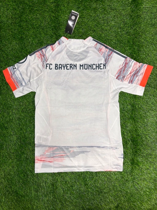 Bayern Munich 25/26 Away Player Edition Half Sleeve  - L