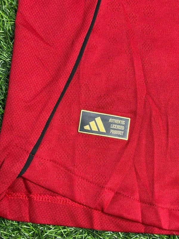 Manchester United 25/26 Home Player Edition  - M