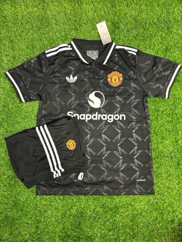Manchester United 25/26 Black Special Kit Fan Edition With Short  - L
