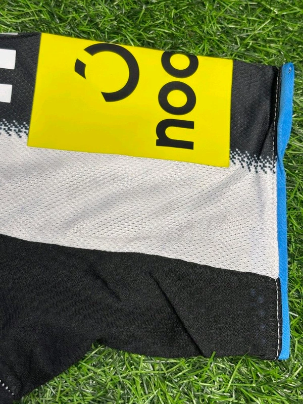 Newcastle United 25/26 Home Kit Player Edition - L