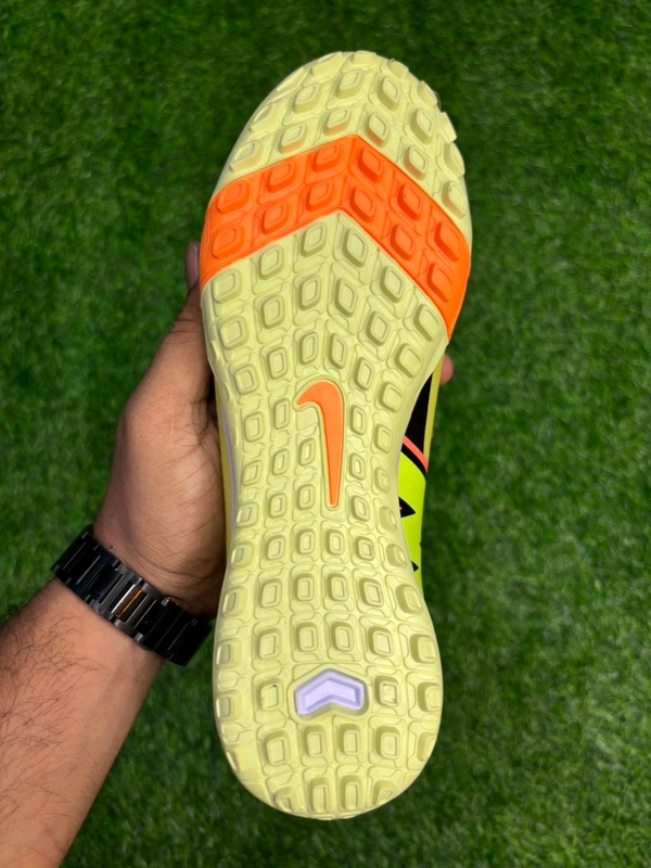 Mercurial Vapor 16 Yellow Green AG/Turf Low-top With Lace - 6