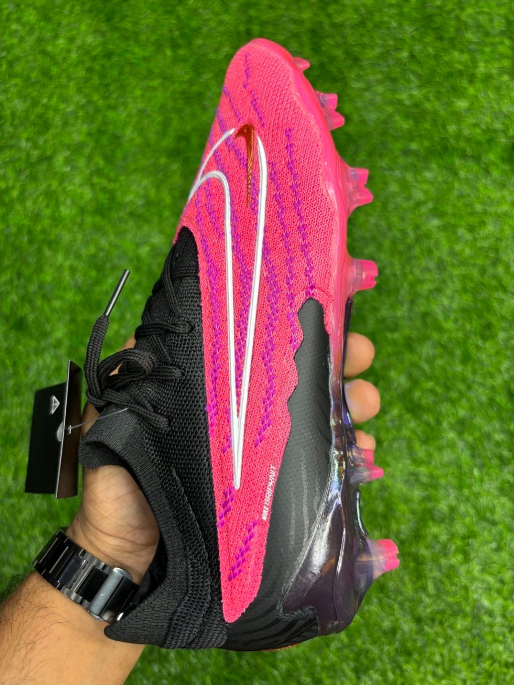 pink and black nike phantoms