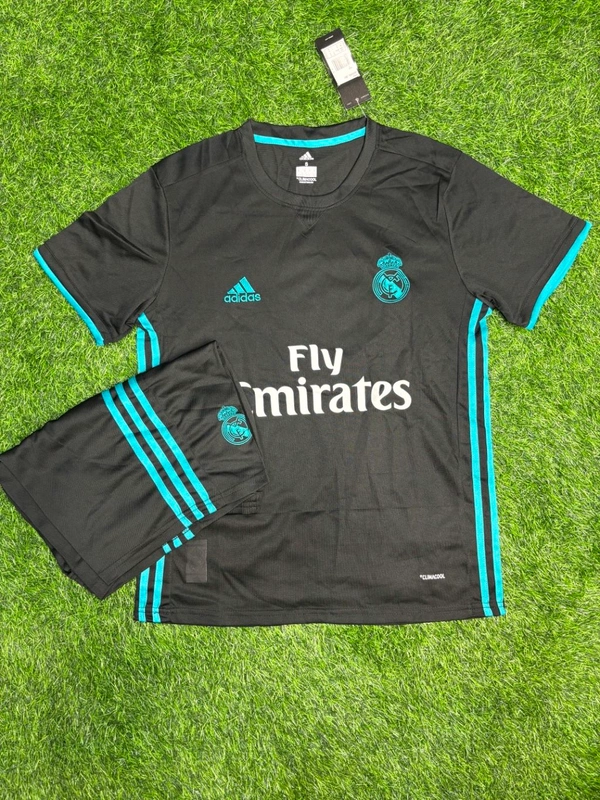 Retro Madrid 2017/18 Away Kit Fan Edition With Short - L
