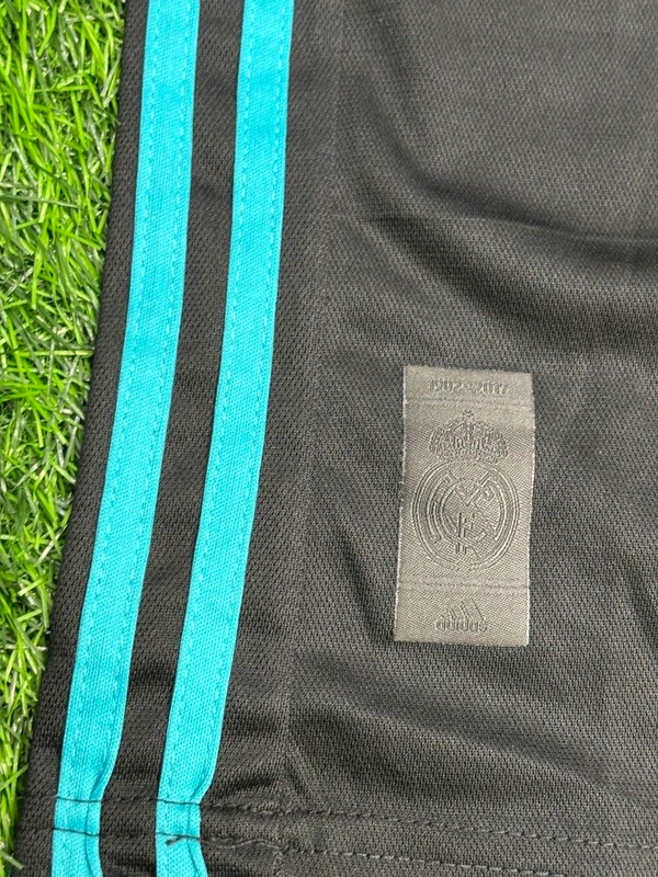 Retro Madrid 2017/18 Away Kit Fan Edition With Short - L
