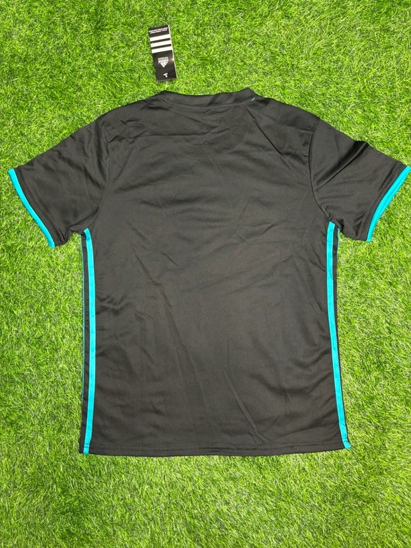 Retro Madrid 2017/18 Away Kit Fan Edition With Short - L