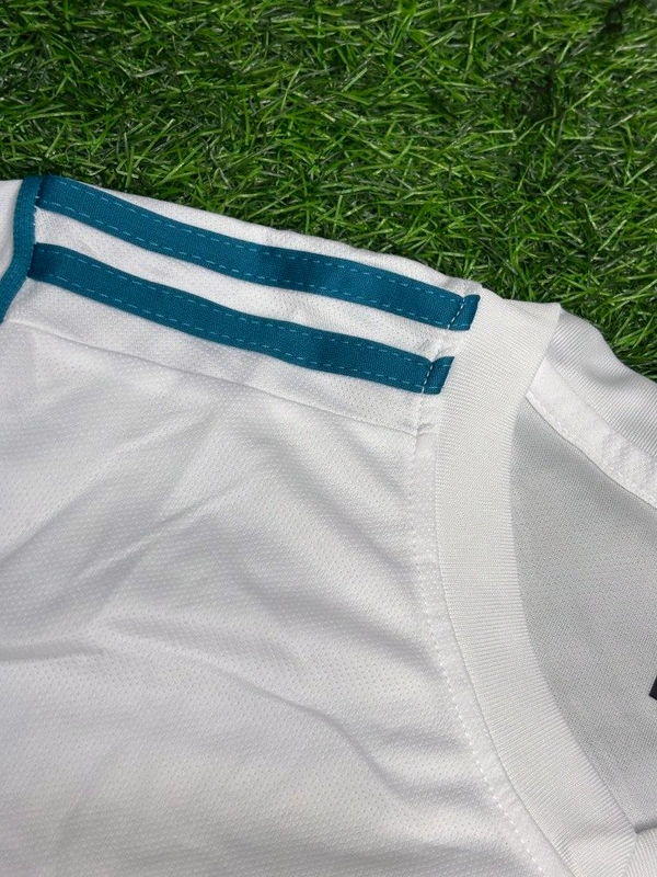 Retro Madrid 2017/18 Home Kit Fan Edition With Short - M