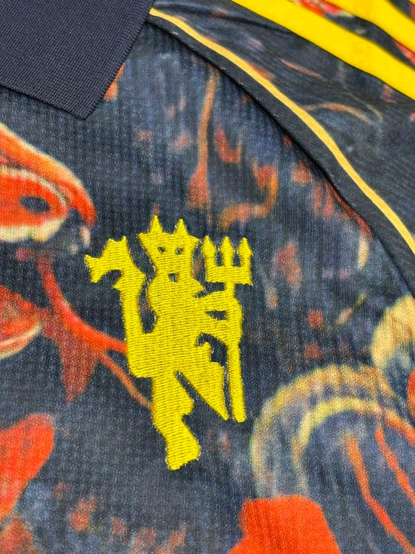 Manchester United 25/26 Special Kit Fan Edition With Short - L
