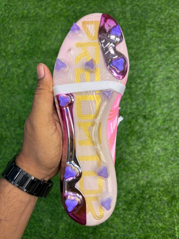 Predator Foldover Elite White Pink Colour FG  - 9