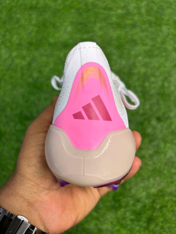Predator Foldover Elite White Pink Colour FG  - 9