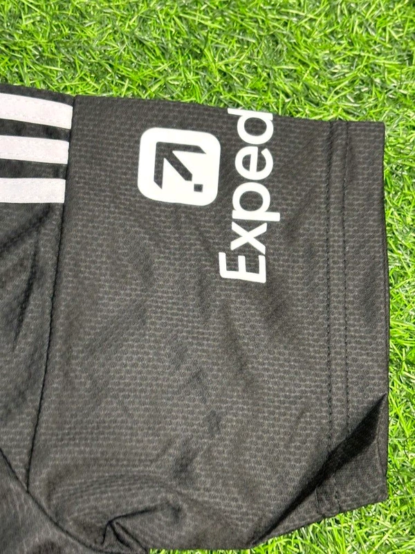 Liverpool FC 25/26 Goalkeeper Kit Fan Edition With Short - L
