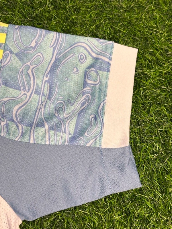 Juventus FC 25/26 Away Kit Fan Edition With Short - M
