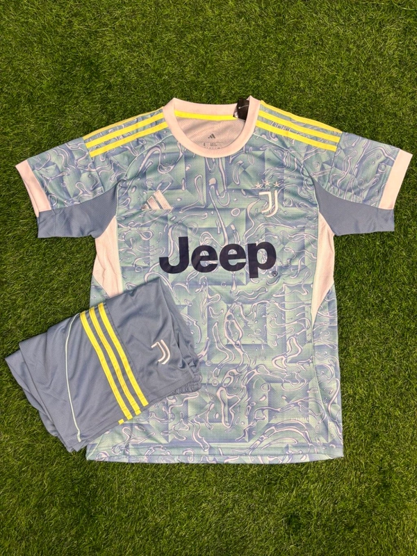 Juventus FC 25/26 Away Kit Fan Edition With Short - L