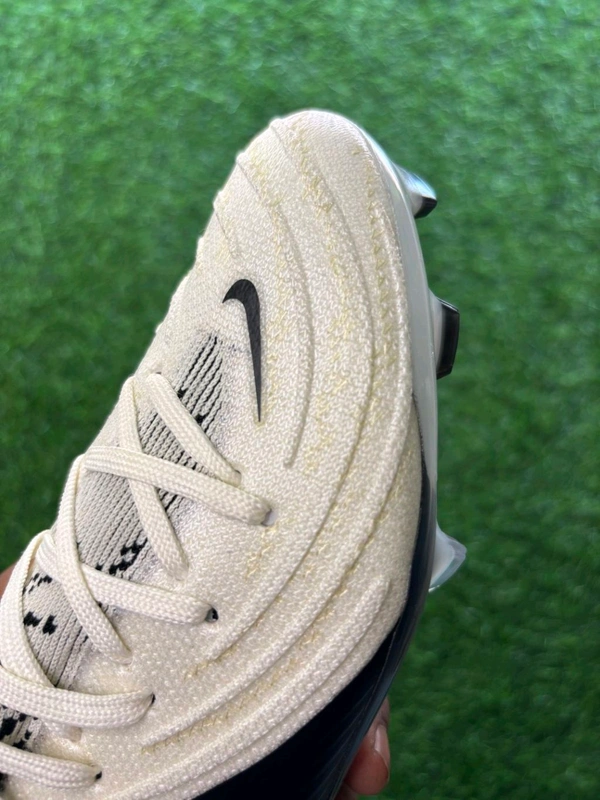 Phantom GX 2 Elite FG White Black Colour Low-top - 5.5