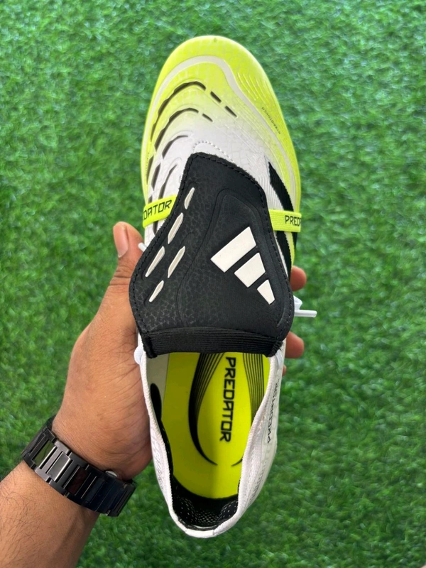 Predator Elite Foldover White And Green SG With Lace (Metal Changer) - 6.5