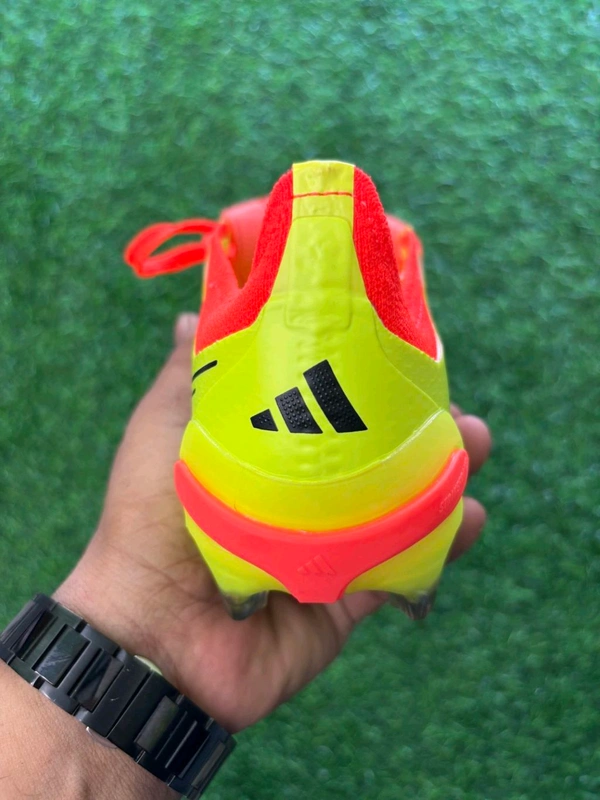 Predator Elite Foldover Yellow Colour FG With Lace - 6