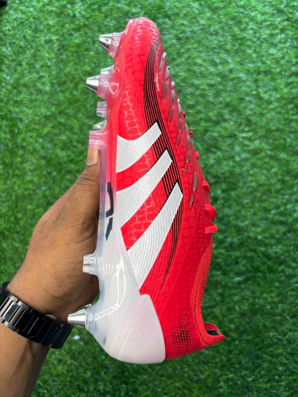 Predator Elite Red Colour SG With Lace(Metal Changer) - 6.5