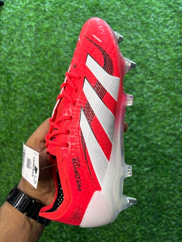 Predator Elite Red Colour SG With Lace(Metal Changer) - 7.5