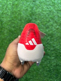 Predator Elite Red Colour SG With Lace(Metal Changer) - 7.5