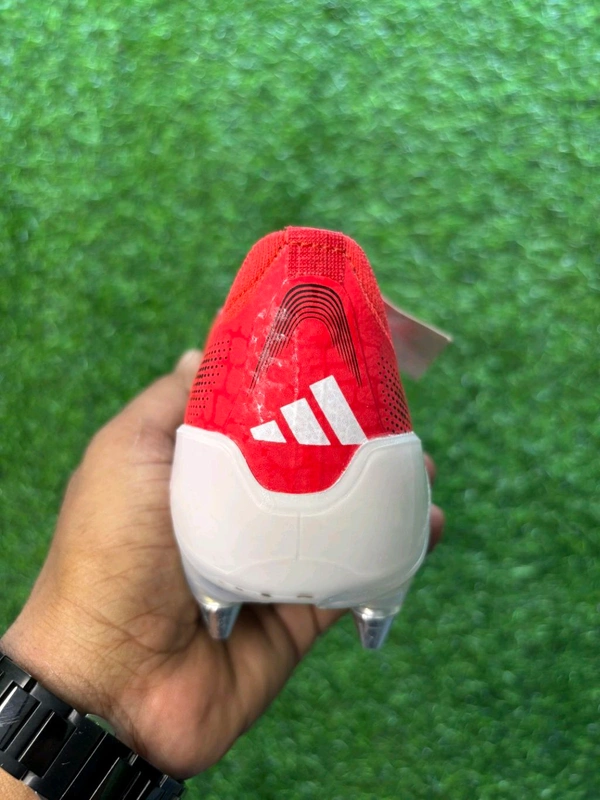 Predator Elite Red Colour SG With Lace(Metal Changer) - 7.5