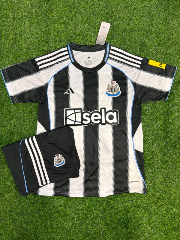 New Castle United 25/26 Home Kit Fan Edition With Short - M