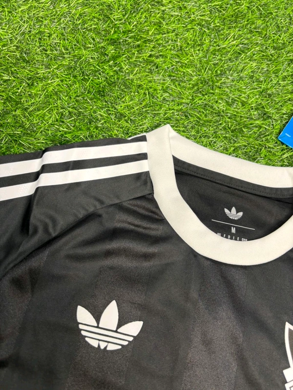 Liverpool FC 25/26 Black Colour Goalkeeper Kit Player Edition - L