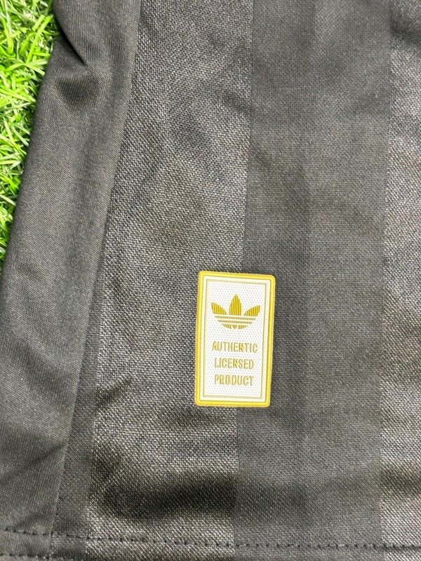 Liverpool FC 25/26 Black Colour Goalkeeper Kit Player Edition - XL