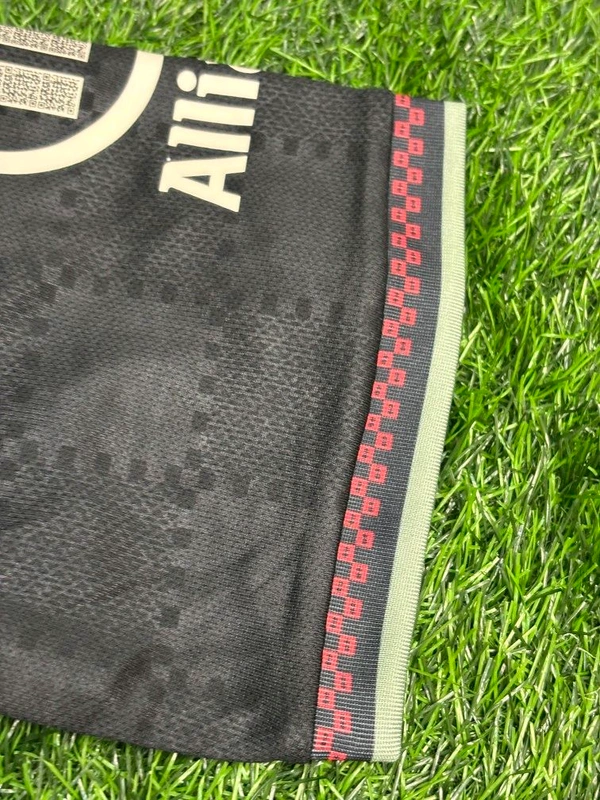 FC Bayern Munich 25/26 3rd Kit Fan Edition With Short - S