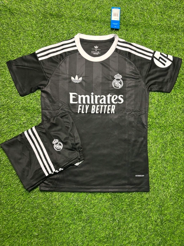 Madrid 25/26 Goalkeeper Kit Fan Edition With Short  - M