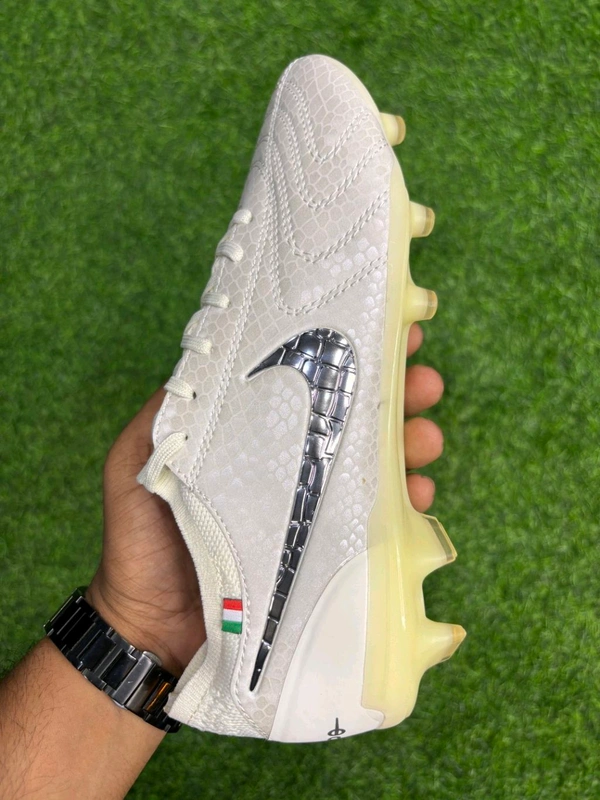 Tiempo Legend 10 Elite LUXE Metallic Silver Low-top FG With Lace - 7.5