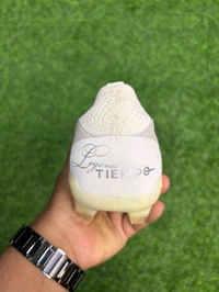 Tiempo Legend 10 Elite LUXE Metallic Silver Low-top FG With Lace - 7.5