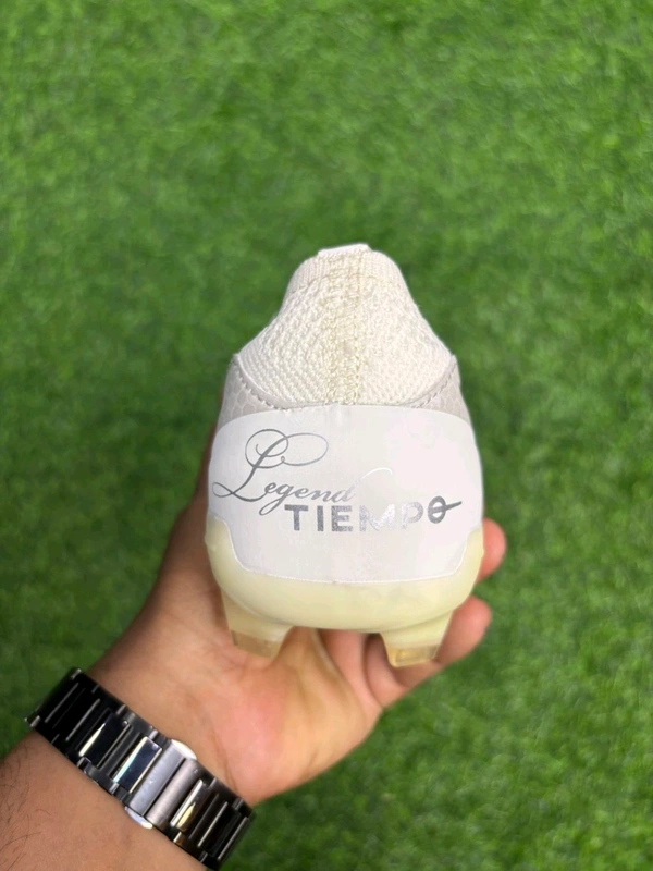 Tiempo Legend 10 Elite LUXE Metallic Silver Low-top FG With Lace - 7.5