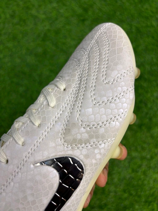 Tiempo Legend 10 Elite LUXE Metallic Silver Low-top FG With Lace - 7.5