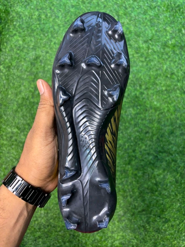 NB Furon V8 Elite Black Gold Low-top FG With Lace - 8