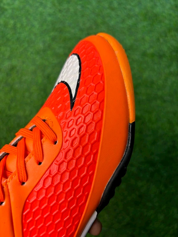 Hypervenom Phantom Orange Low-top Turf/AG With Lace - 7.5