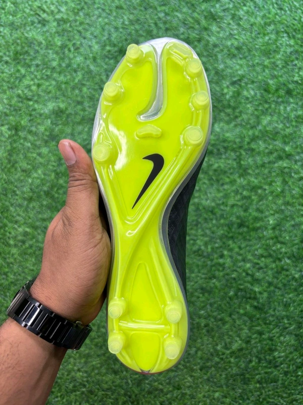 Hypervenom Phantom Silver Grey Low-top FG/AG With Lace - 8.5