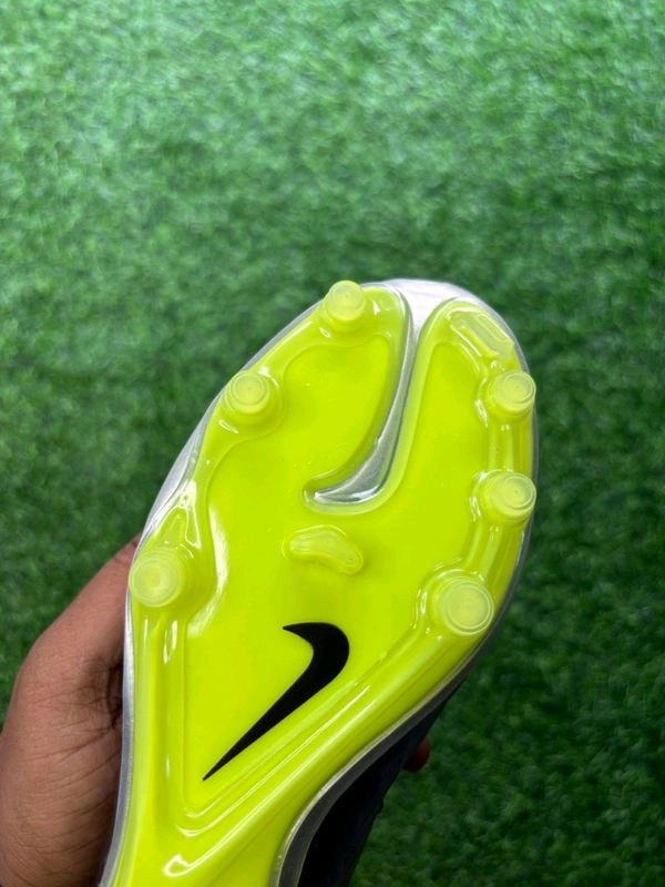 Hypervenom Phantom Silver Grey Low-top FG/AG With Lace - 8.5