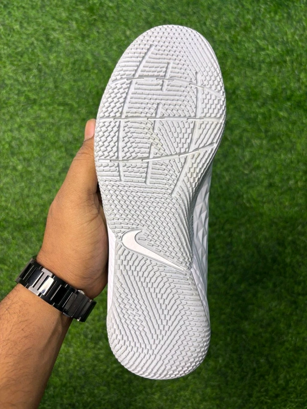 Tiempo Legend 8 White Colour Futsal With Lace - 5.5