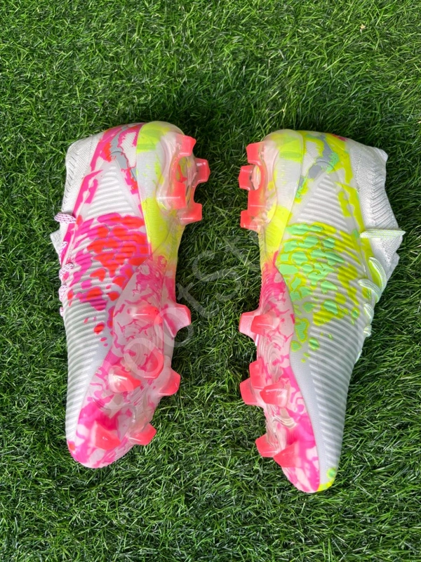 Future Ultimate 8 Twin Colour Low-top FG With Lace - 8