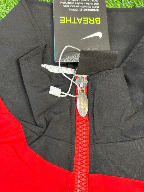 Retro Style AIG Manchester United Red Windbreaker Jacket - XL