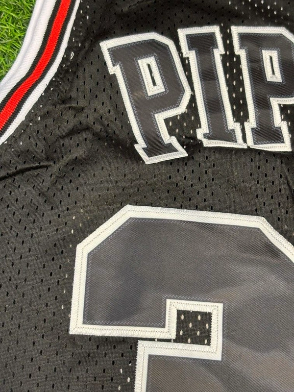 NBA Bulls Red Black Colour Jersey - PIPPEN 33 - L