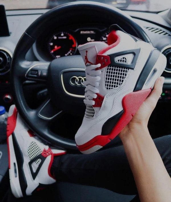 Nike air Jordan 4 "Fire Red" - Red