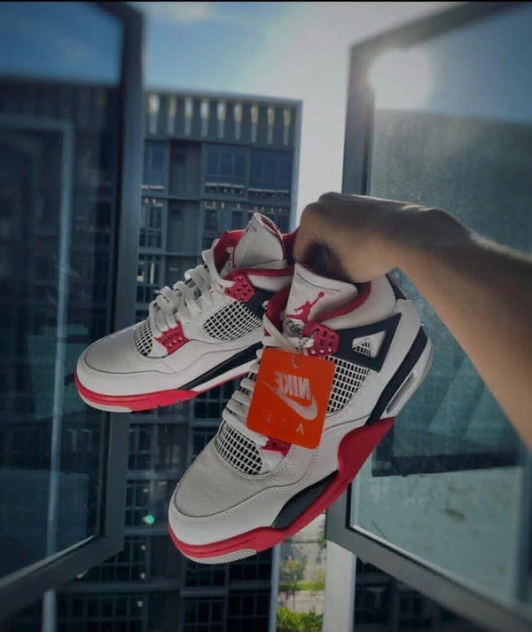 Nike air Jordan 4 "Fire Red" - Red