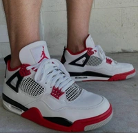 Nike air Jordan 4 "Fire Red" - Red