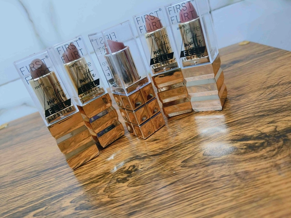 Lip Tint ( Pretty Shades) - magnetic Mahagany