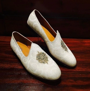 Man Traditional Mojari