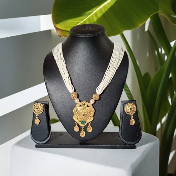 Indian Rajwadi Pearl Necklace Set.